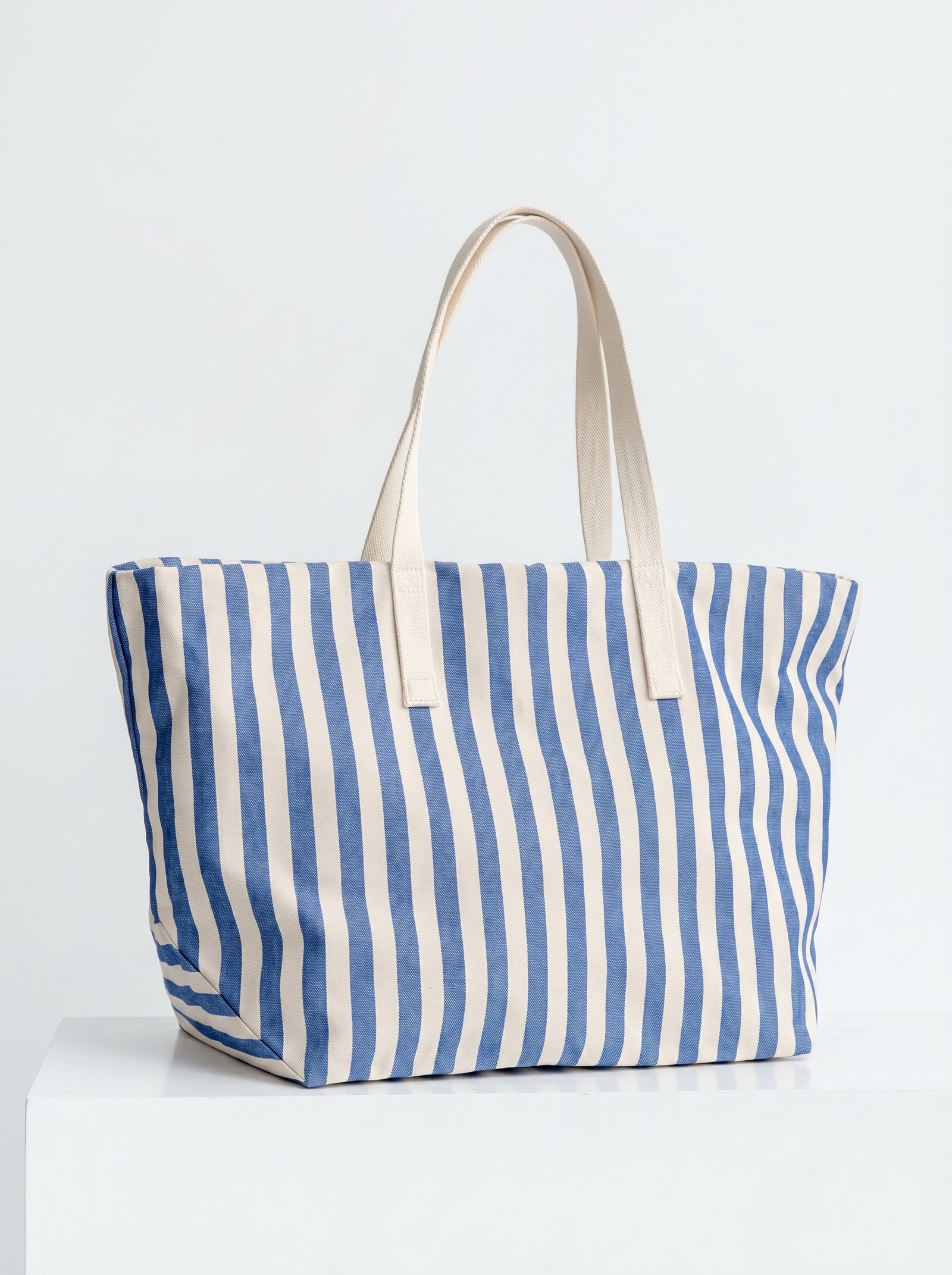 Premium Hotel Beach Bags - Image 8